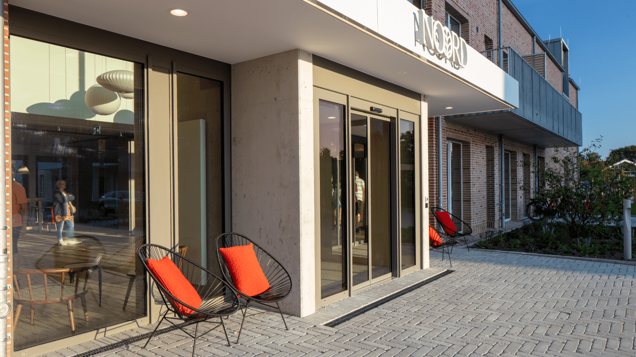 Ref Carolinen Hotel Entrance
