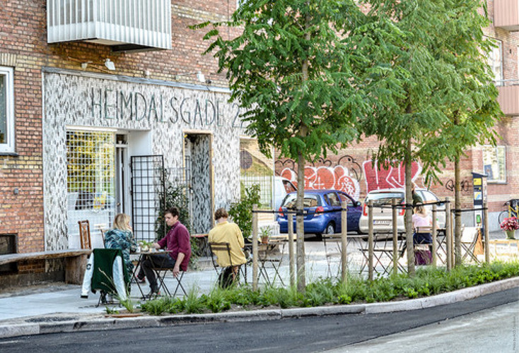 The climate tile was installed in Heimdalsgade in the Copenhagen district of Nørrebro
