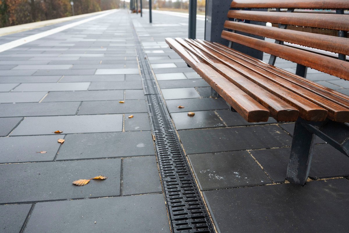 the train station with the view of the drainage (ACO Multiline NX)